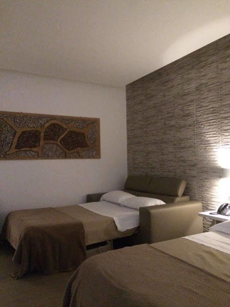 Domus Castroni Pompeo Magno Bed & Breakfast Rome Exterior photo